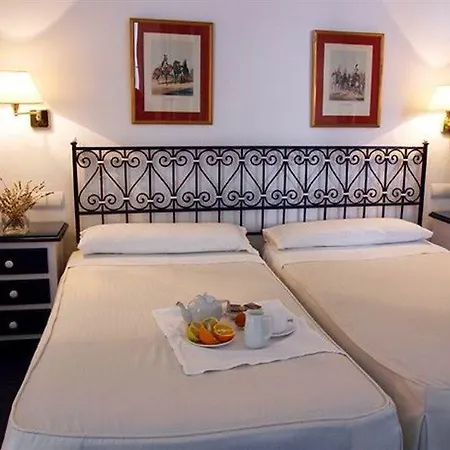 Polo מלון רונדה